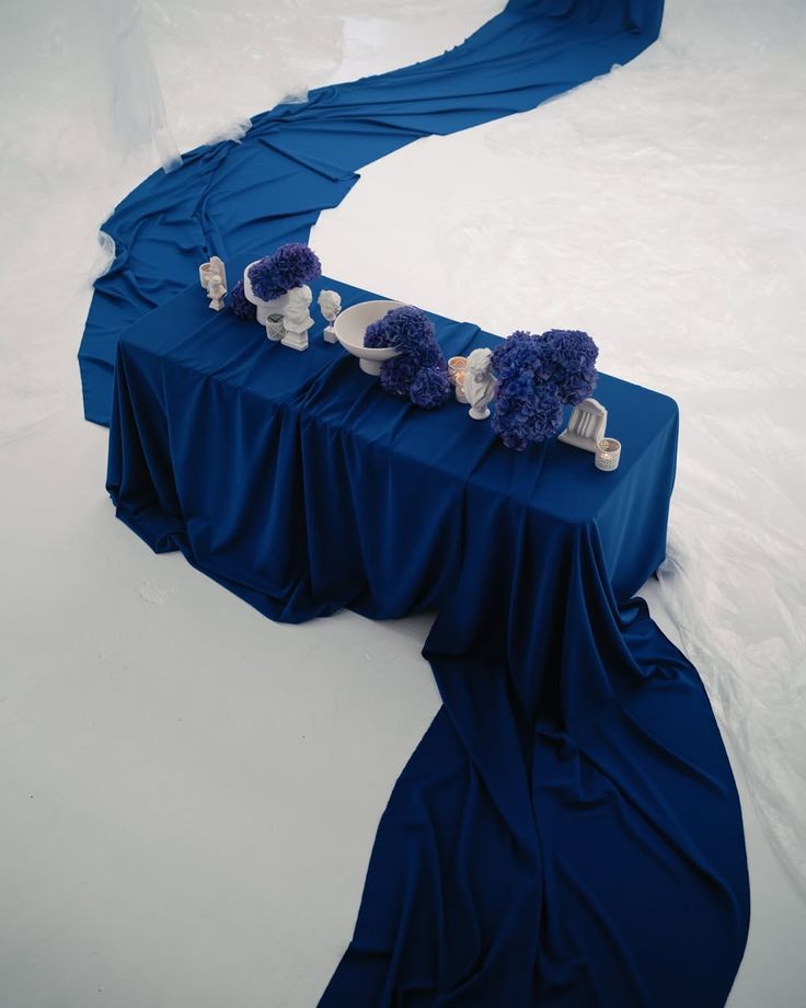 Cobalt Blue — tendance mariage 2026