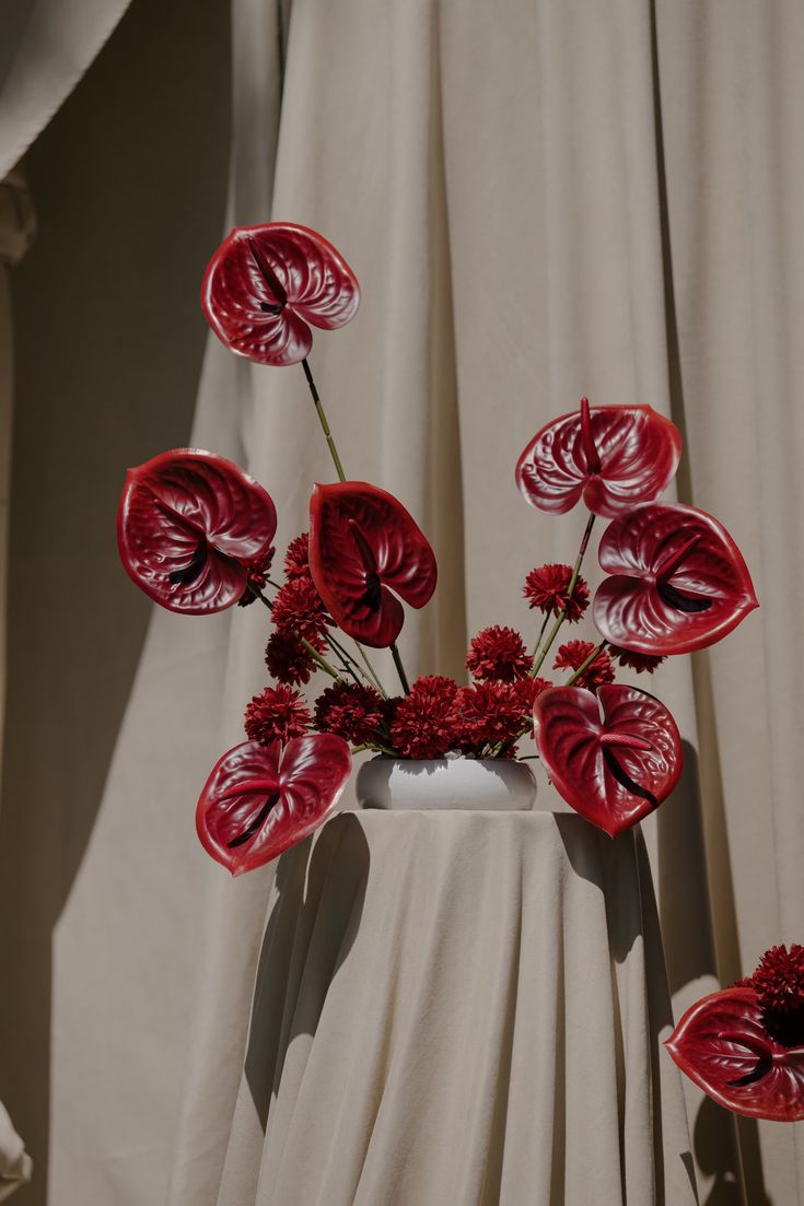 Crimson & Rose — tendance mariage 2026